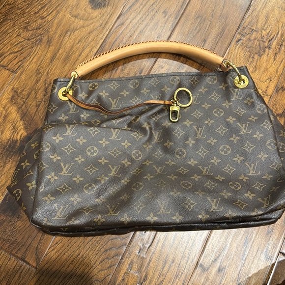 Louis Vuitton Bag - Picture 5 of 14